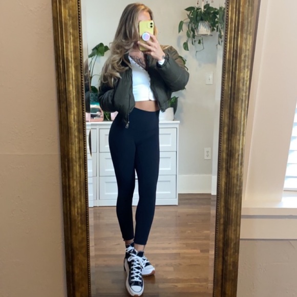 Cropped Puffer Jacket - Picture 3 of 7